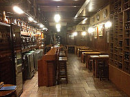 Bodega Azor inside