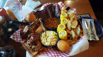 Famous Dave's B-que food