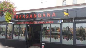 Bessangana outside