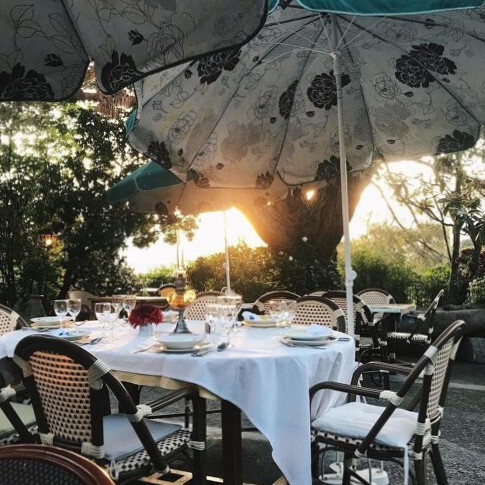 restaurant image