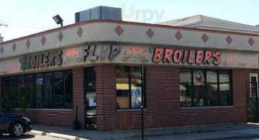 Broiler's Flip outside