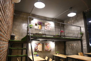 มีความสุข คาเฟ่ (meekhwamkook Cafe' inside