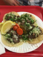 Tono's Tacos food