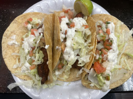 Roberto's Taco Shop food