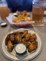 Pluckers Wing food