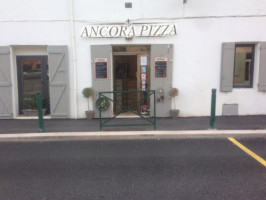 Ancora Pizza outside