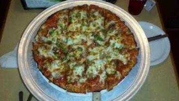 Raymond's Pizza food