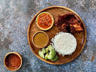 Neng Nasi Kukus Ayam Berempah food