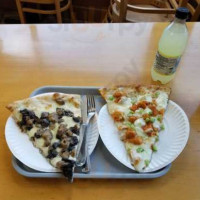 Villaggio's Pizza food