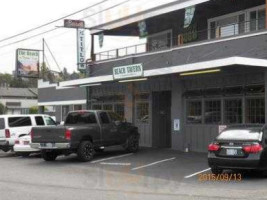 Beach Tavern outside