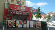 Pizza Della Casa outside