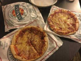 Singas Famous Pizza food