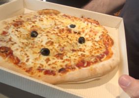 Tutti Pizza food