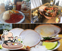 Mariscos Cervezas El Arco food