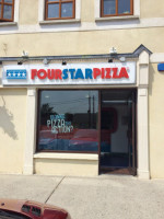 Four Star Pizza outside