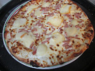 Home's Pizza food