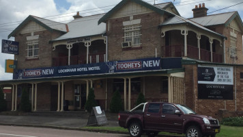 Lochinvar Hotel outside