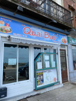 Quai Bab Treportais outside