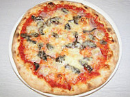 Pizza Pisto food