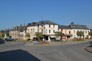 Hotel Restaurant Traiteur le Bernay outside