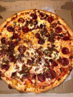 Zeeno's Pizza food