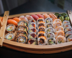 Sushi-riz food