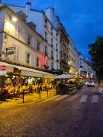 Cafe Le Chinon outside