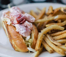 Boone's Fish House Oyster Room food