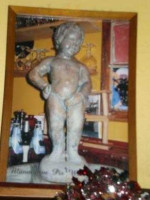 Mannequin Pis inside