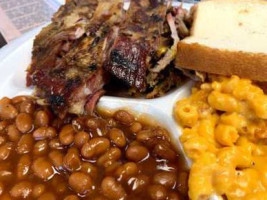 Bucky's -b-q food