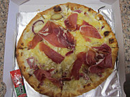 Elloa Pizza food