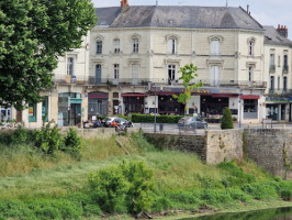 Le cafe de la paix outside