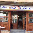 Cerveceria Cruz Blanca Medina inside