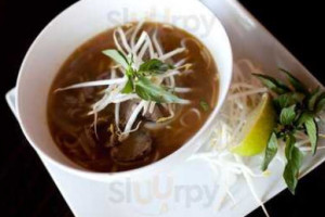 Naviya's Thai Brasserie food