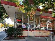 Peninsula Creamery Dairy Store Grill outside