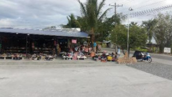 La Paz Fastfood outside