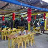 Dondee Batchoy inside