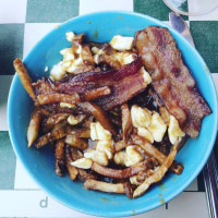 Hippi Poutine food