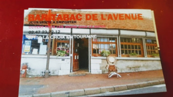 Bar de L'Avenue outside