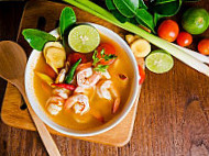 Izzah Tomyam food