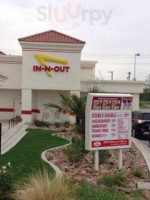 In-n-out Burger outside