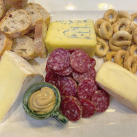 Cheesetique Del Ray food