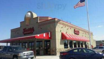 Freddy's Frozen Custard Steakburgers outside