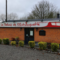 Le Relais De L'echauguette outside