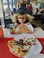 Kinneret Kosher Pizza inside