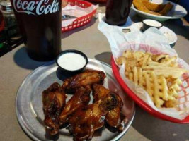 Pluckers Wing food