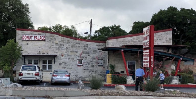 Donut Palace outside