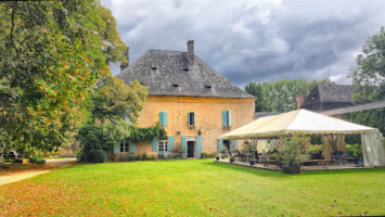 L'auberge De La Feuillade outside