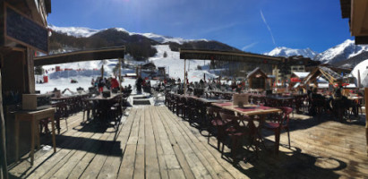 A Grand Cabane inside