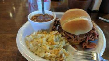 Lonnie Q's Bbq food